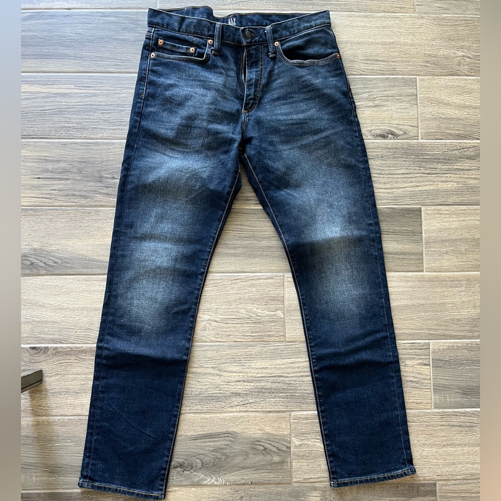 Men’s Gap jeans in a great condition! Size 33x32.